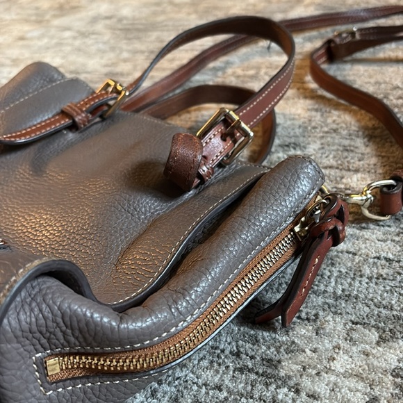 Dooney & Burke Elegant Leather Handbag - gray/brown - small crossbody - Picture 4 of 11